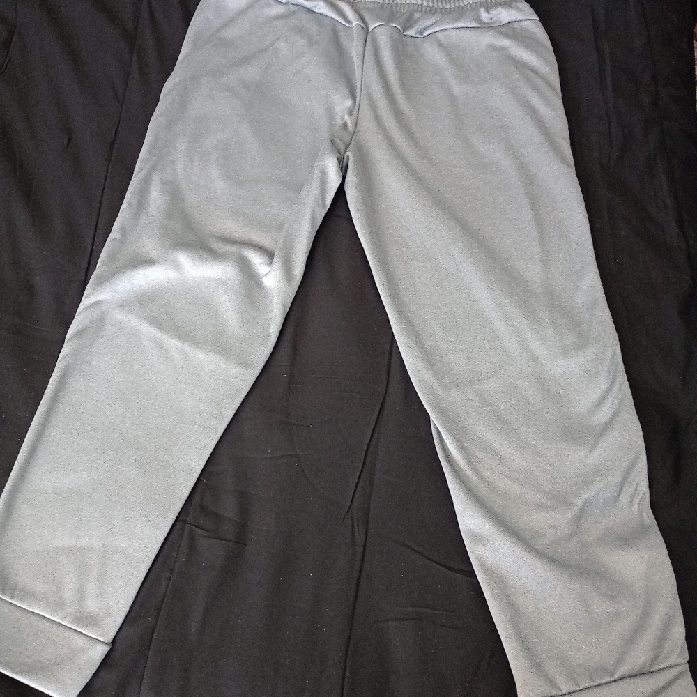 Jogging pants - Picture 2 of 10
